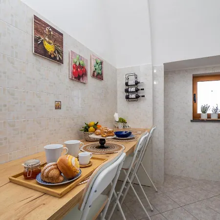 Palazzo Russo - De Vivo Realty *