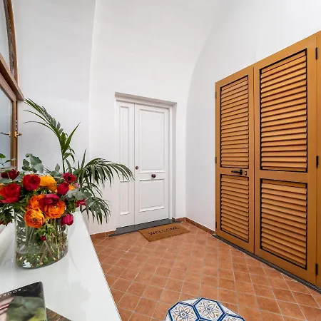Palazzo Russo - De Vivo Realty