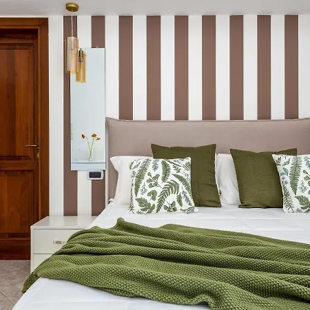 Apartment Palazzo Russo - De Vivo Realty *